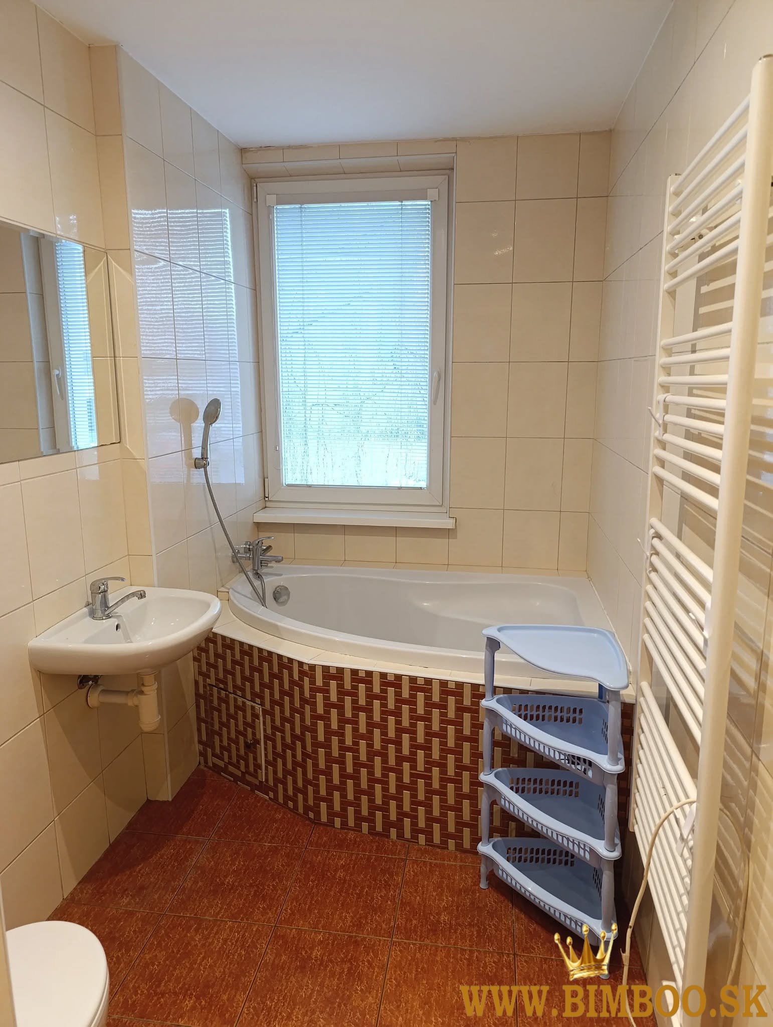 Ponúkame na prenájom pekný 3- izbový byt vo výbornej tichej