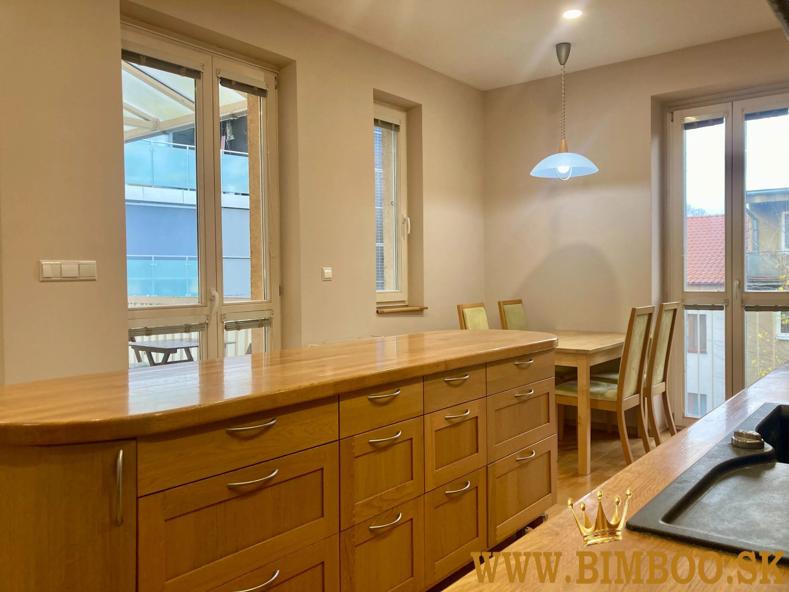 Prenájom 4-izbového bytu v centre – Šoltésovej ulica (