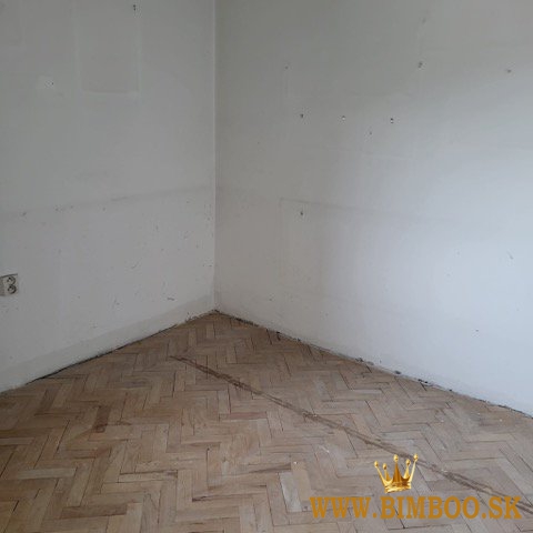 Na predaj 3-izbový byt s balkónom, pivnicou a samostatnou garážou 