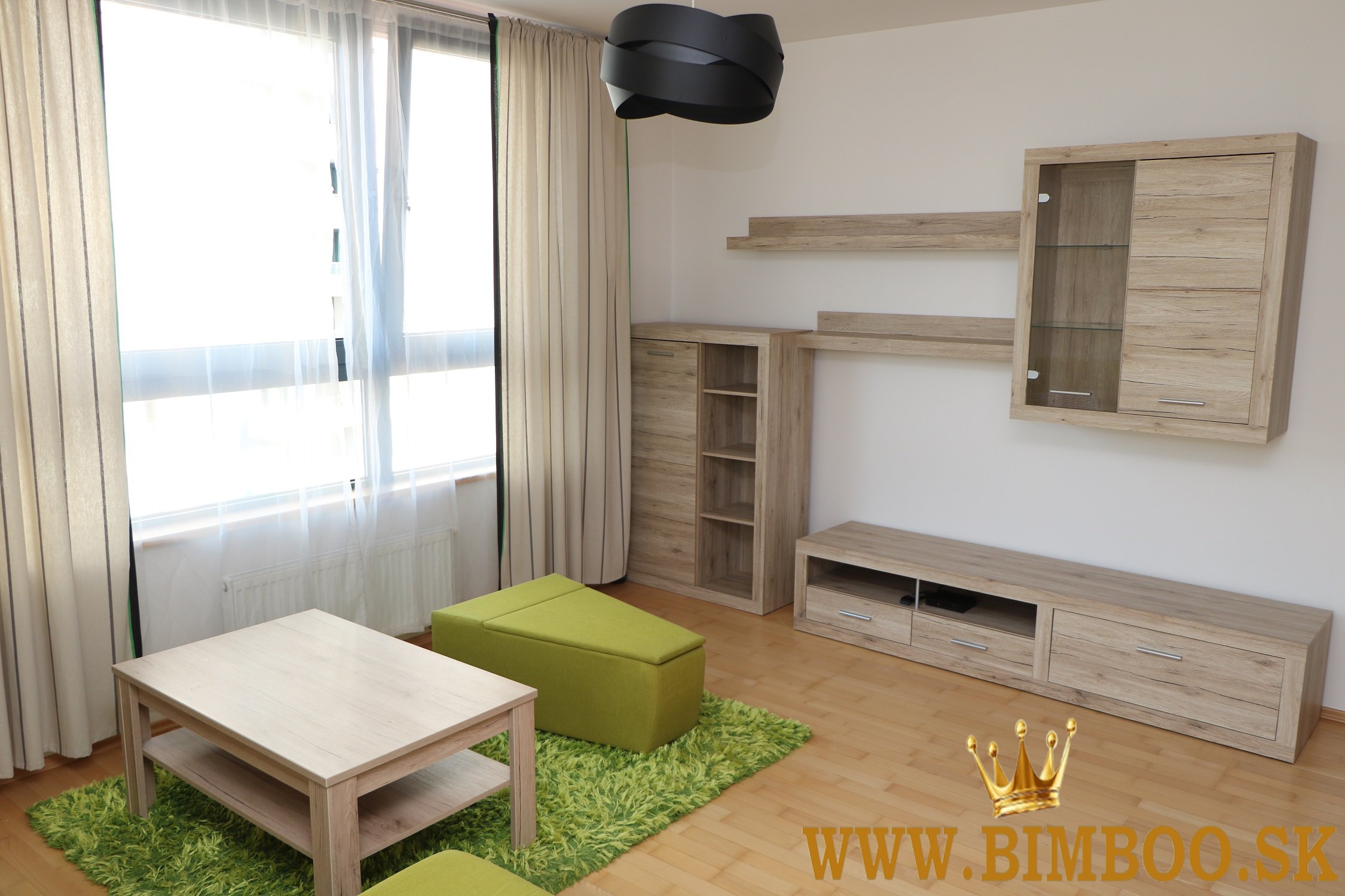  Prenájom zariadeného 3-izbového bytu s balkónom – Mesačná ulica