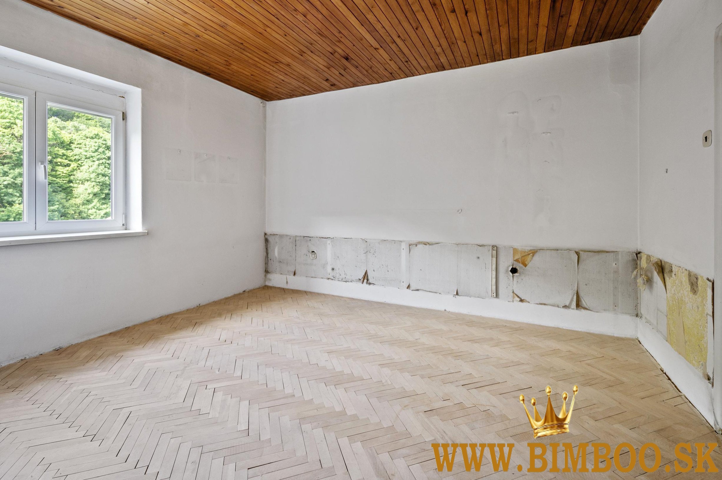 Na predaj 3-izbový byt s balkónom, pivnicou a samostatnou garážou 