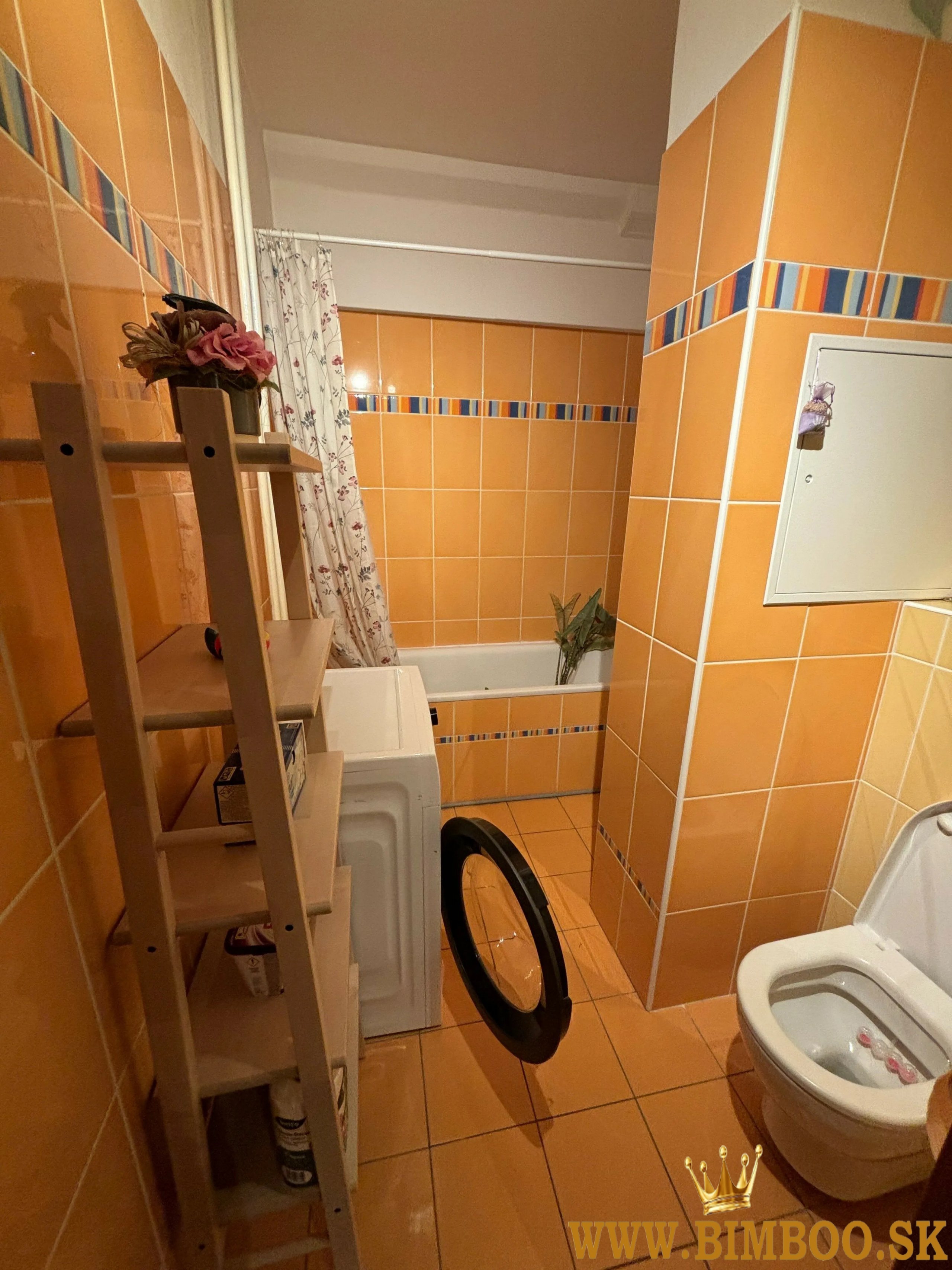  Prenájom zariadeného 3-izbového bytu s balkónom – Mesačná ulica