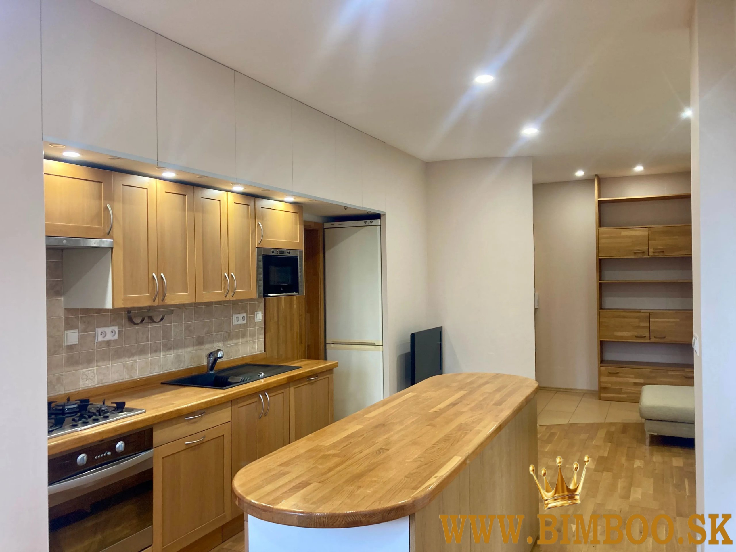 Prenájom 4-izbového bytu v centre – Šoltésovej ulica (