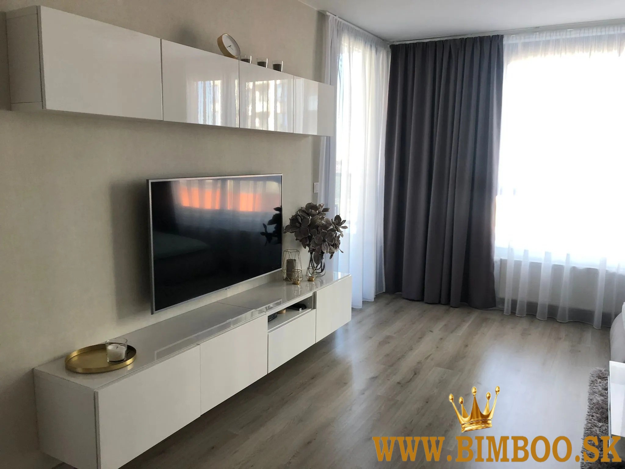  Prenájom 2-izbového apartmánu s balkónom a parkovacím miestom – Závodu Matador, 