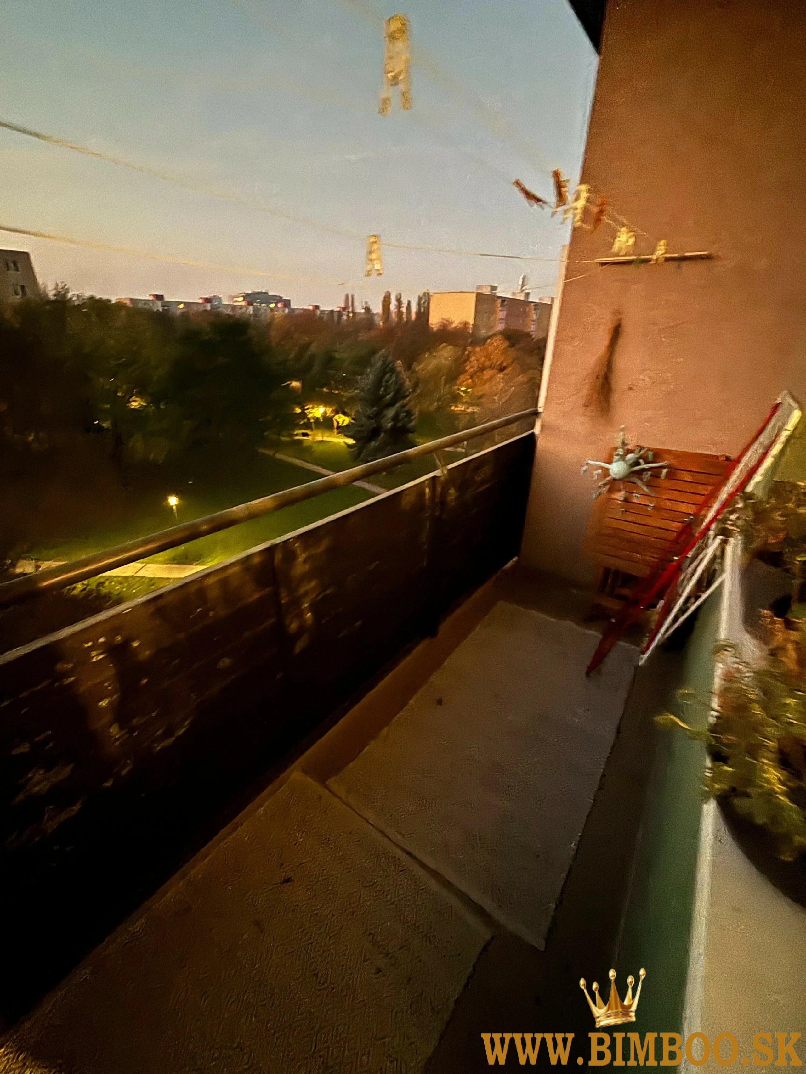  Prenájom zariadeného 3-izbového bytu s balkónom – Mesačná ulica