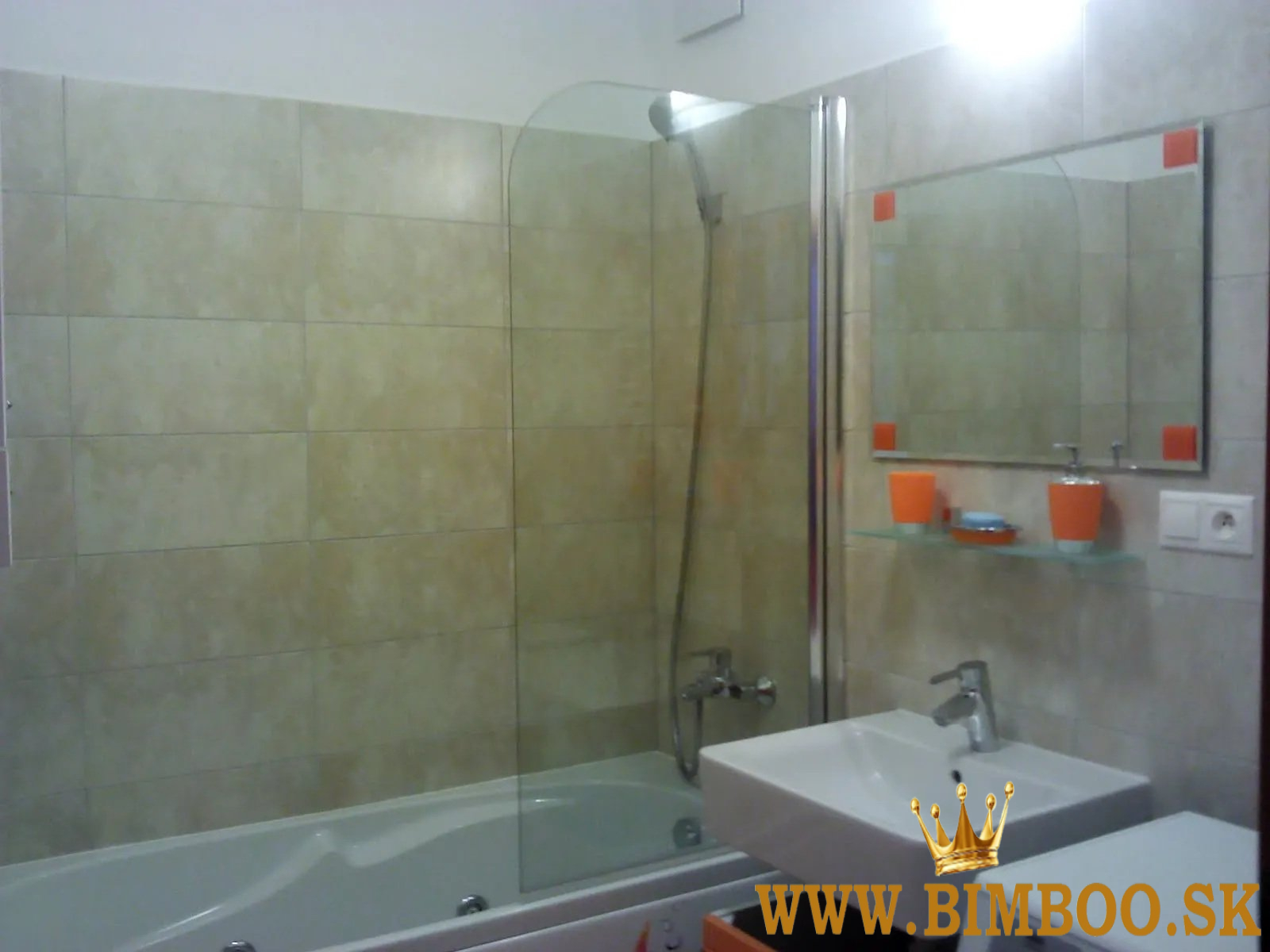  2-izbový byt s parkovacím státím – Nevädzová (OC RETRO),