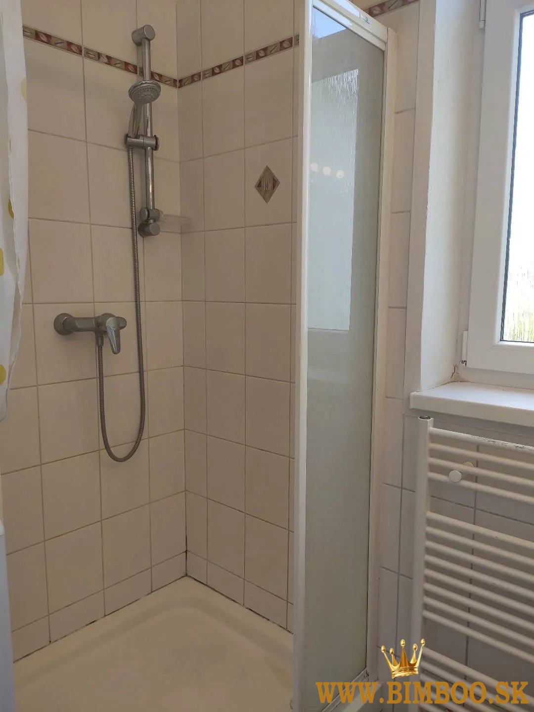 Ponúkame na prenájom svetlý 1 -izbový byt (40 m²) na Pražskej ulici 