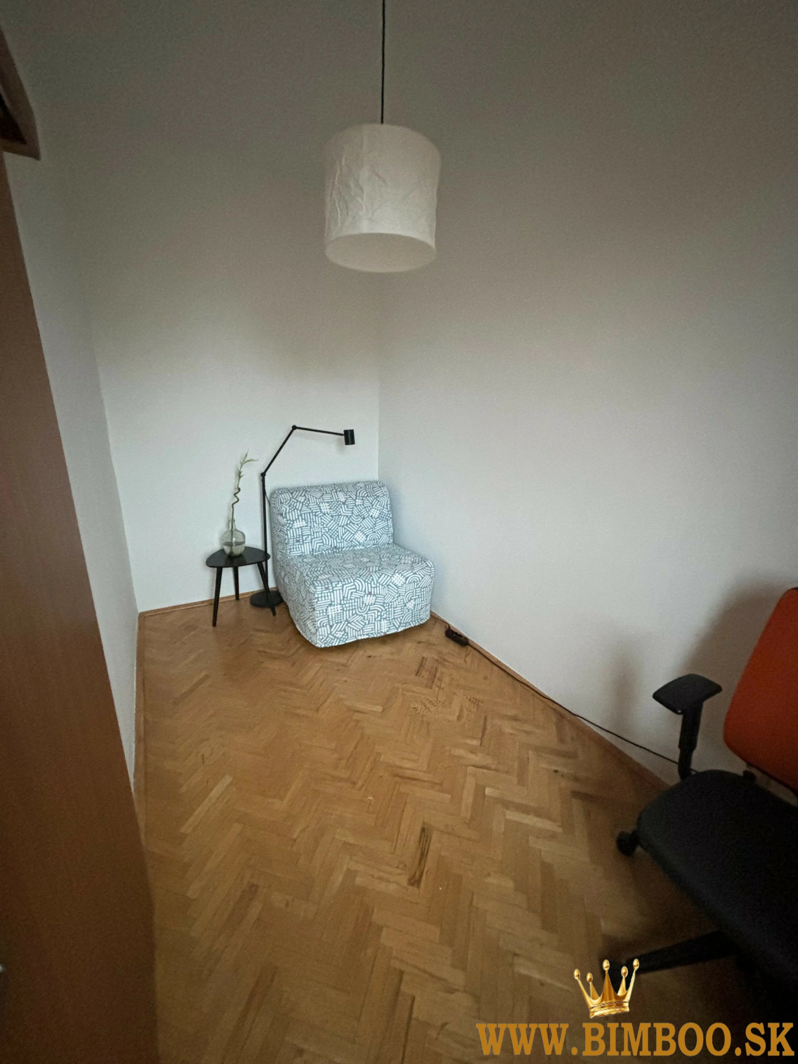  Prenájom zariadeného 3-izbového bytu s balkónom – Mesačná ulica