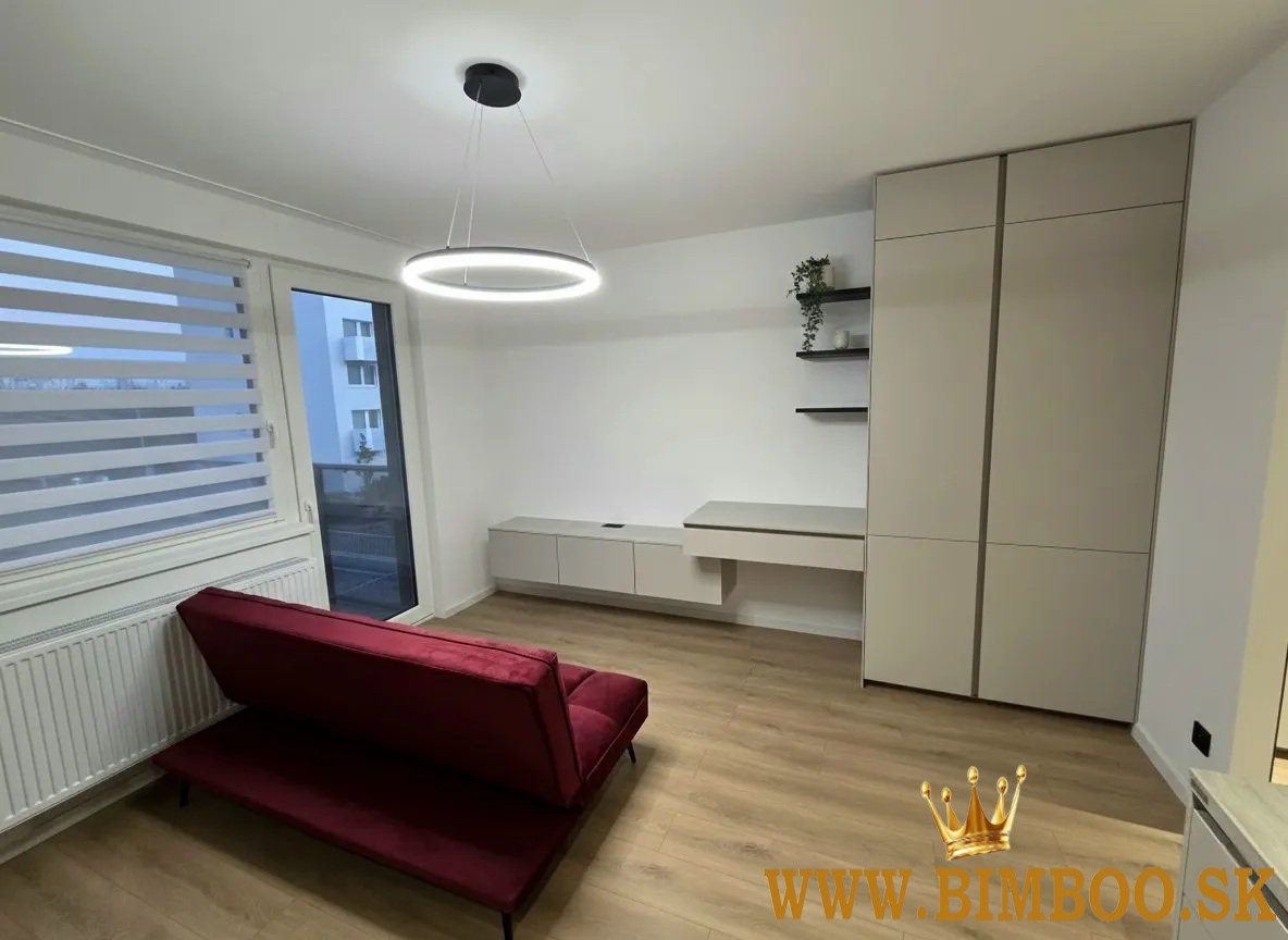 Prenájom: 3-izbový byt – Belinského