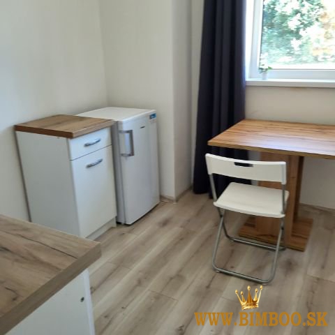  Prenájom kompletne zariadenej garzónky – Majerská ulica