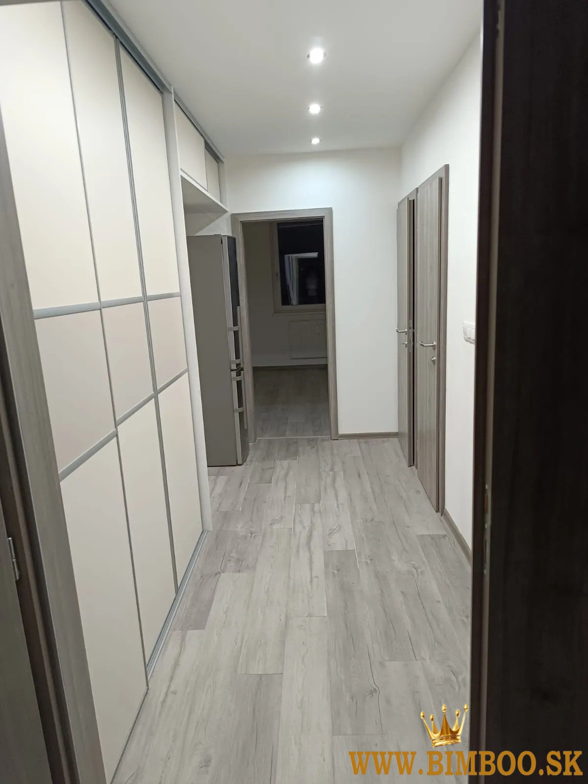 Prenájom: 3-izbový byt s loggiou – Šustekova, začiatok Petržalky 