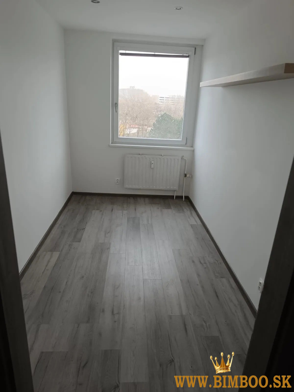  Prenájom zariadeného 3-izbového bytu s balkónom – Mesačná ulica