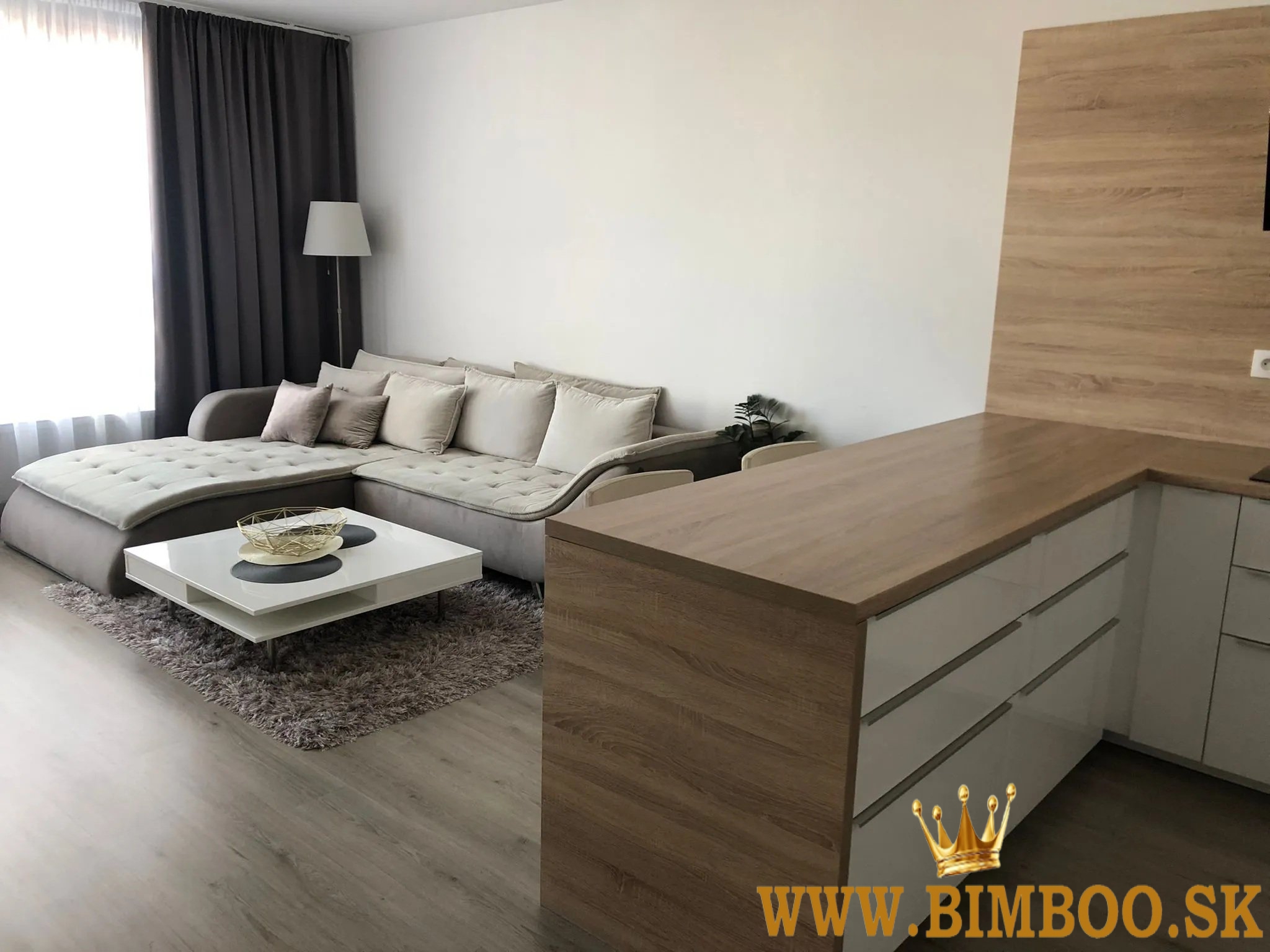  Prenájom 2-izbového apartmánu s balkónom a parkovacím miestom – Závodu Matador, 