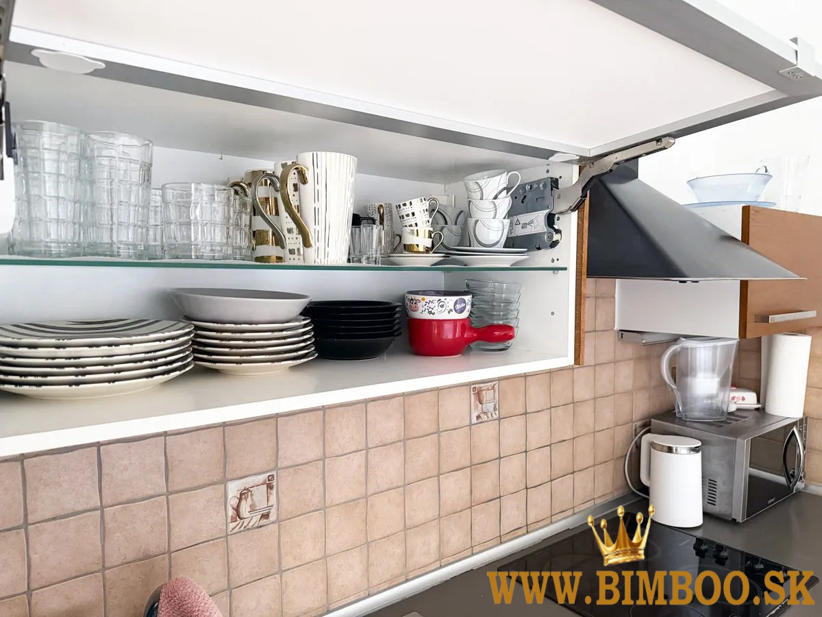 ???? Prenájom 3-izbového bytu po kompletnej rekonštrukcii – Hálova ulica,