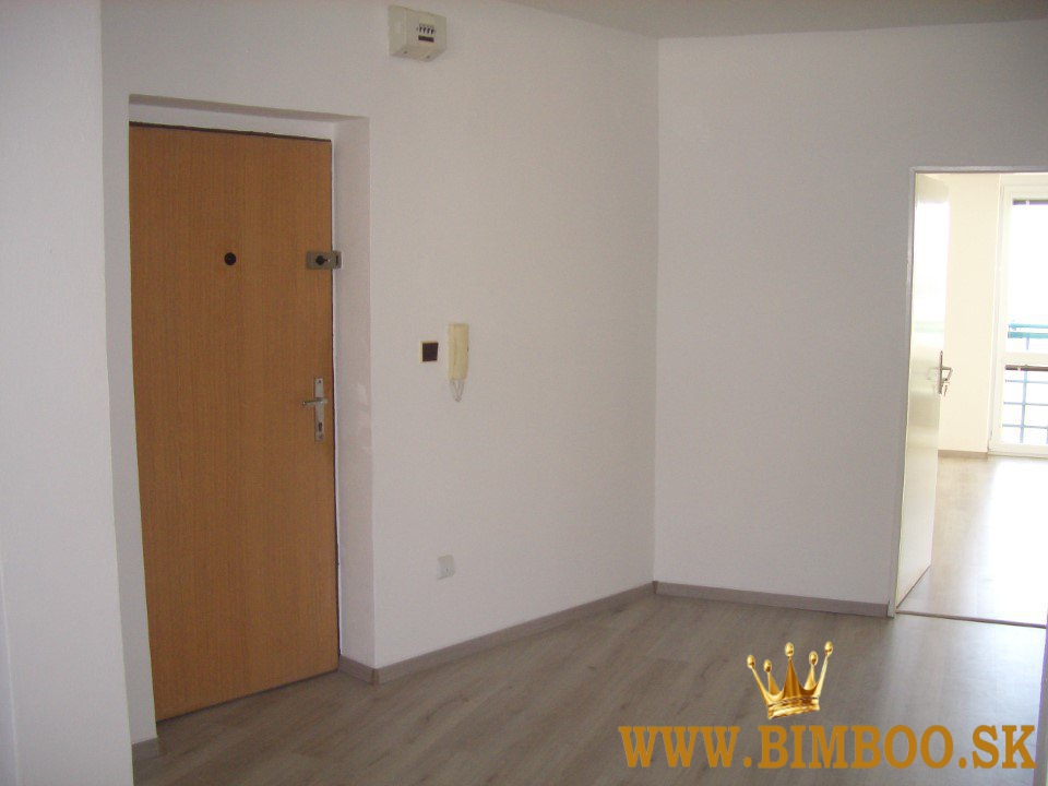 Prenájom 4-izbového bytu – Martinengova ulica  