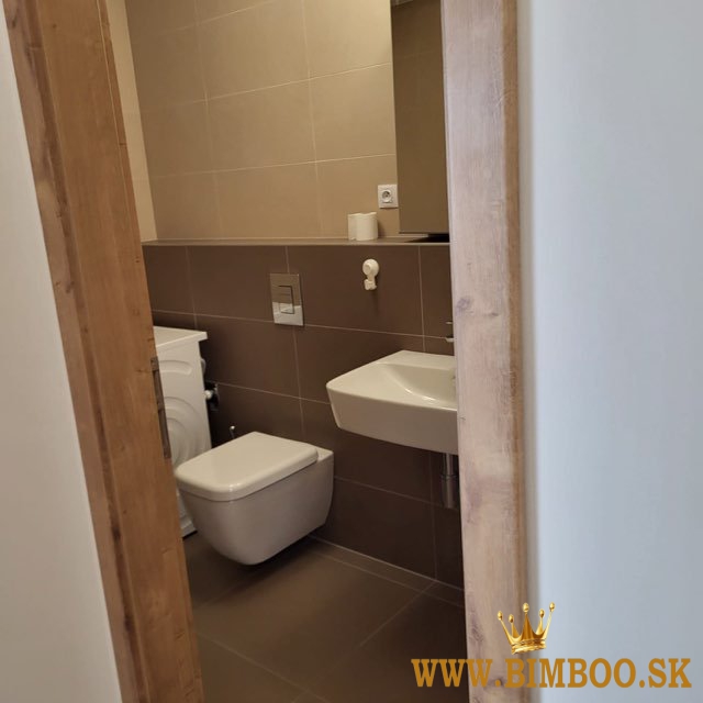  Prenájom zariadeného 3-izbového bytu s balkónom – Mesačná ulica