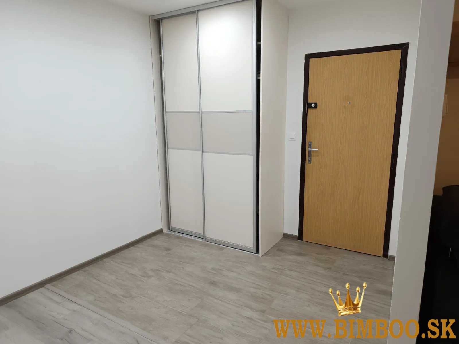 Prenájom: 3-izbový byt – Belinského