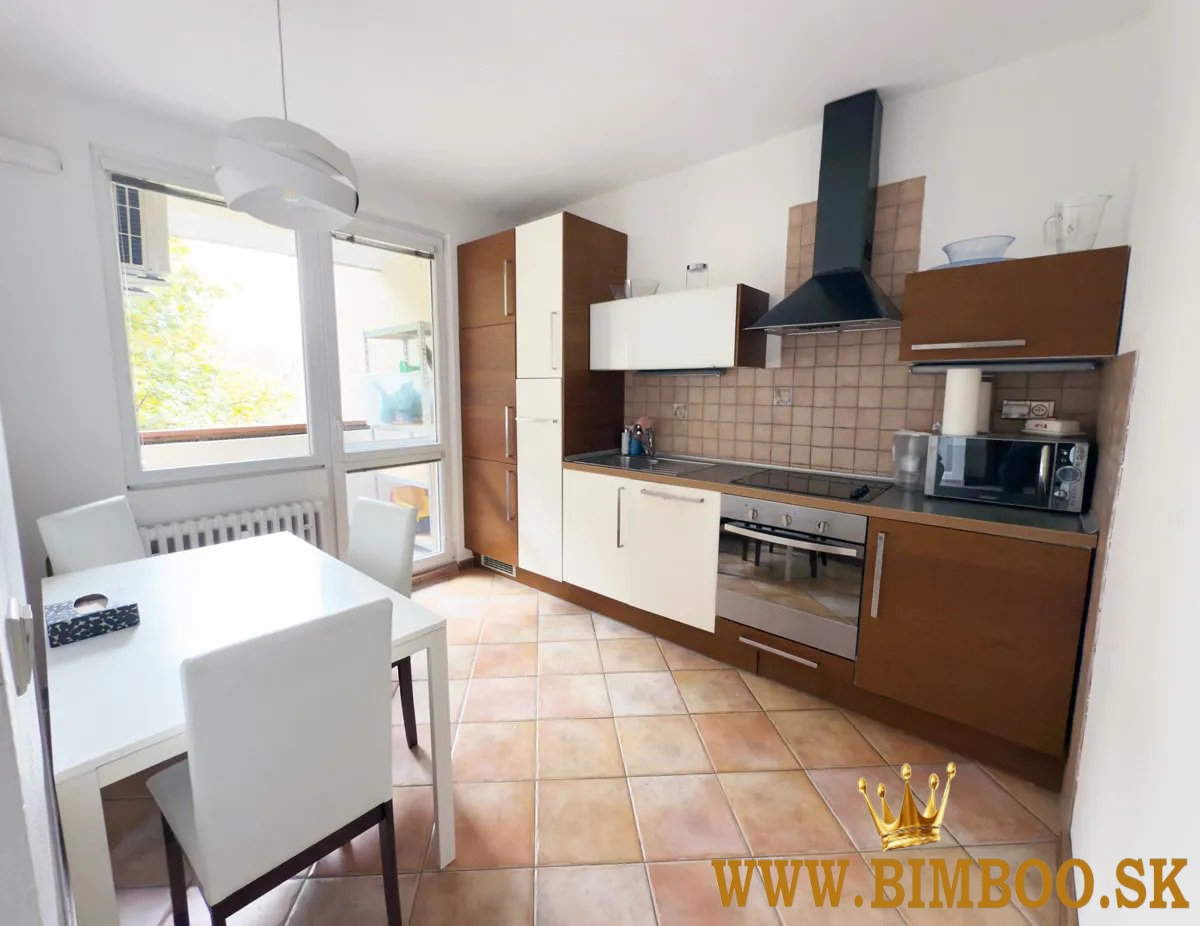 ???? Prenájom 3-izbového bytu po kompletnej rekonštrukcii – Hálova ulica,