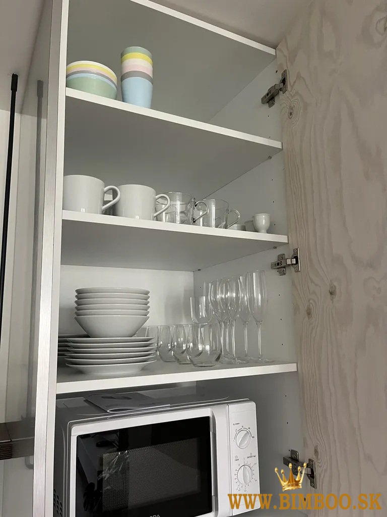  Prenájom 2-izbového apartmánu s balkónom a parkovacím miestom – Závodu Matador, 