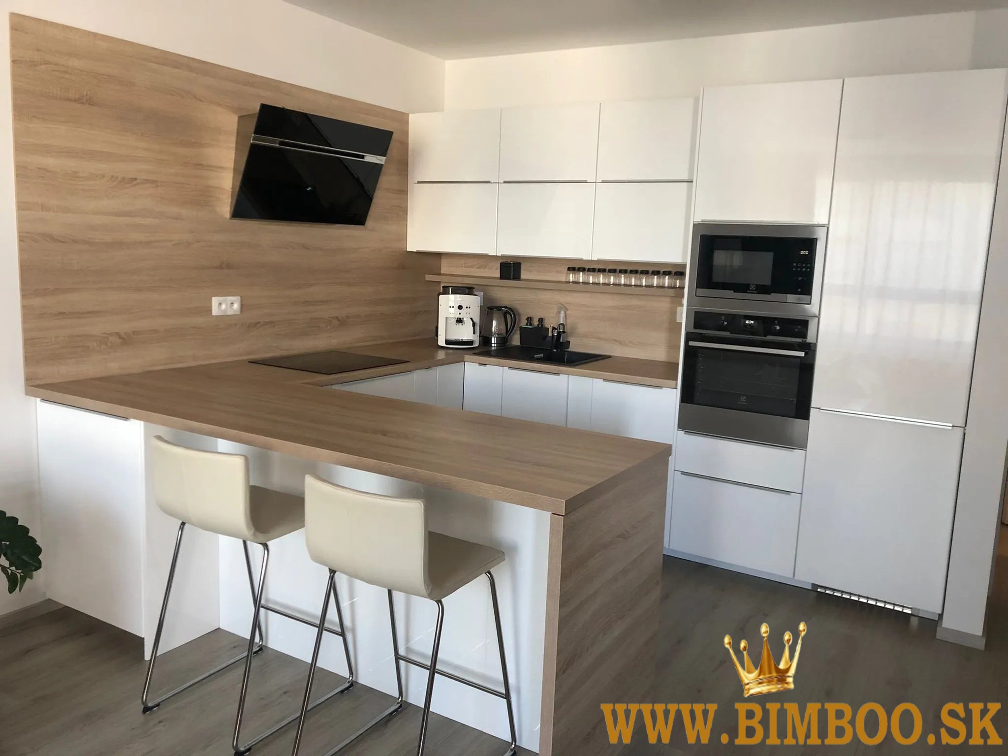  Prenájom 2-izbového apartmánu s balkónom a parkovacím miestom – Závodu Matador, 