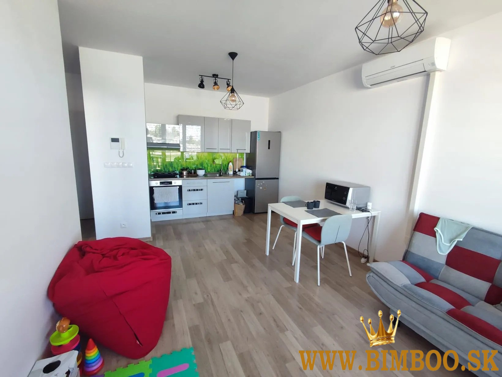 Svetlý 2-izbový byt s výhľadom | Novostavba | Balkón | Klimatizácia |