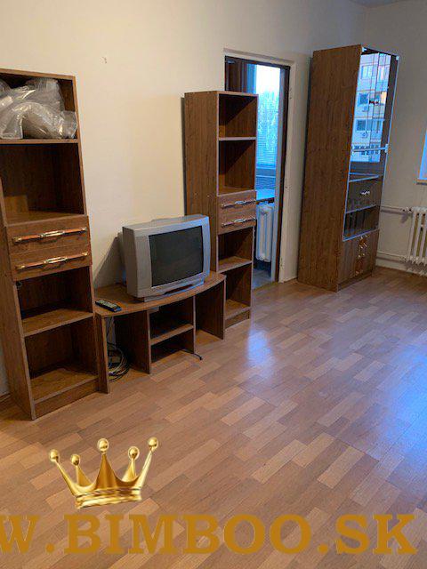 Prenájom 1 izbového bytu vo velmi dobrej lokalite v Ružinove / Šándorovej ulici v 