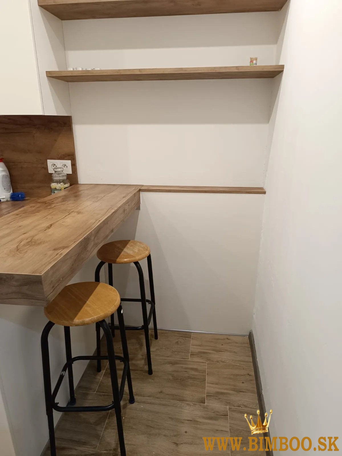  Prenájom zariadeného 3-izbového bytu s balkónom – Mesačná ulica