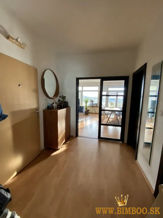 Prenájom dizajnového 2-izbového bytu – Stromová
