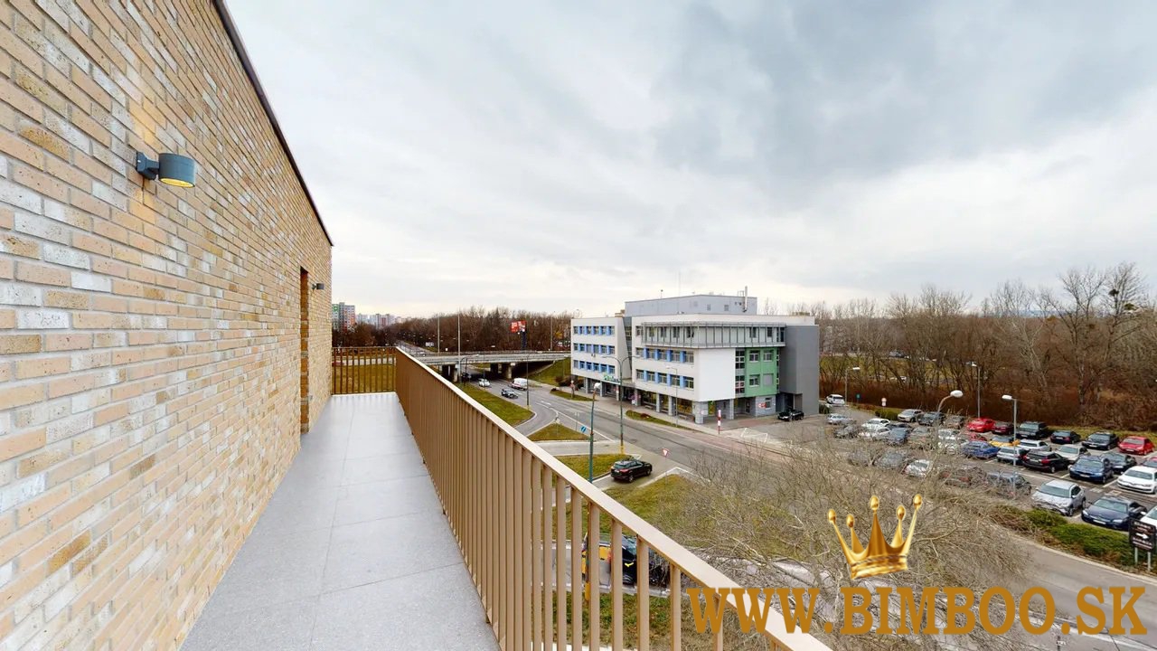 Prenájom 4-izbového bytu – Martinengova ul.,