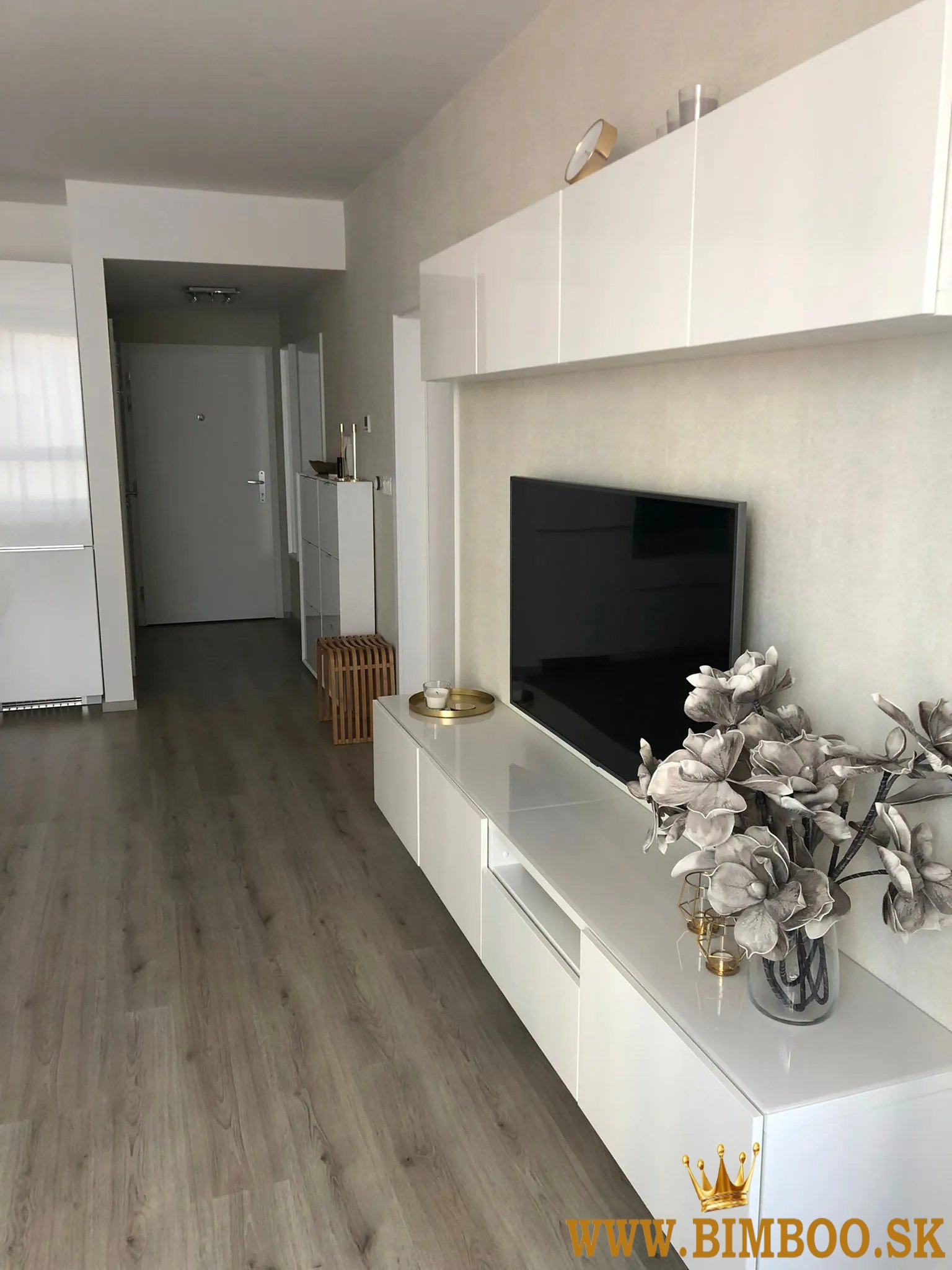  Prenájom 2-izbového apartmánu s balkónom a parkovacím miestom – Závodu Matador, 