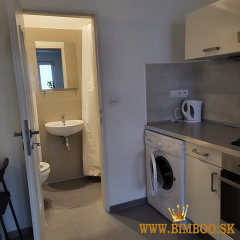  Bývajte v srdci Bratislavy – štýlový 2-izbový byt na Gorkého ulici