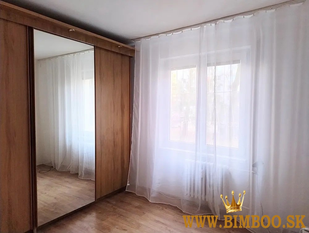  Prenájom 2-izbového apartmánu s balkónom a parkovacím miestom – Závodu Matador, 