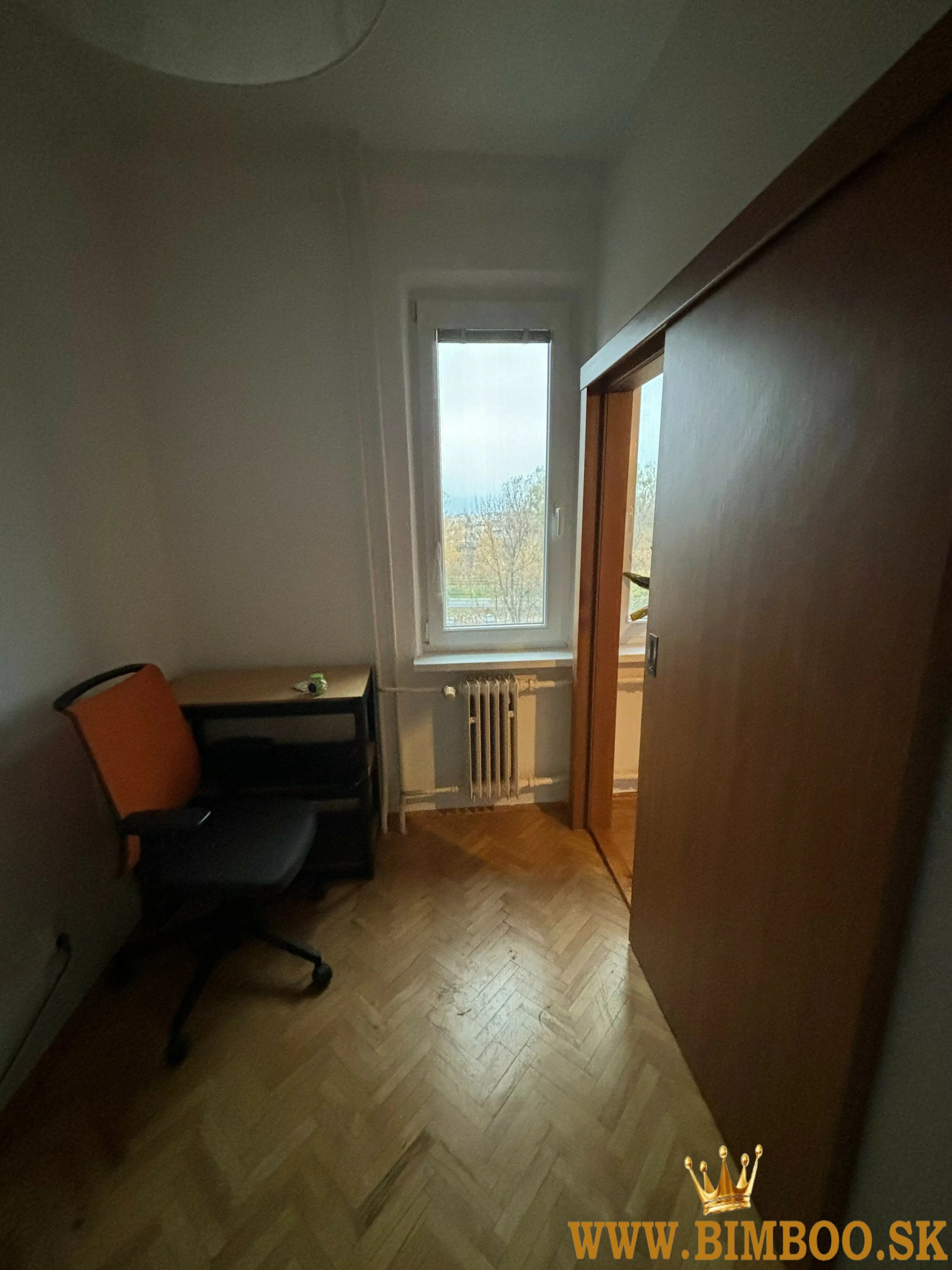  Prenájom zariadeného 3-izbového bytu s balkónom – Mesačná ulica